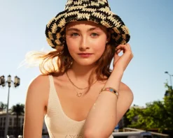 Bransoletka z elementami z żółtego złota i koralikami - serca