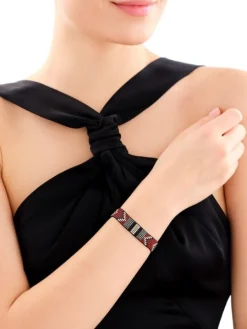 Bransoletka z elementami z żółtego złota i koralikami