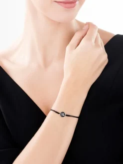 Bransoletka z elementami żółtego złota, diamentem i onyksem  - litera M - próba 375