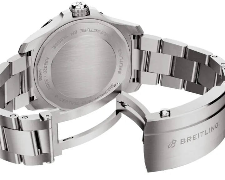 Breitling Avenger Automatic GMT 44