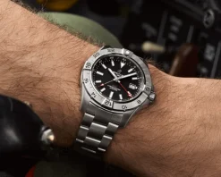 Breitling Avenger Automatic GMT 44