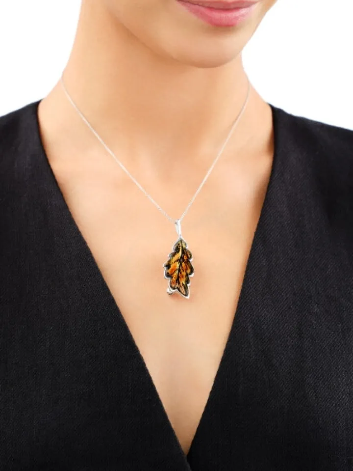 Broszka - zawieszka srebrna z bursztynem - liść