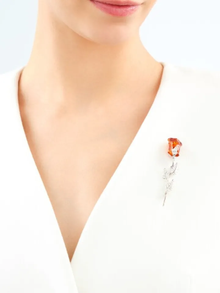 Broszka srebrna z bursztynem - róża