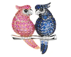 Broszka z białego i różowego złota z brylantami i szafirami - papugi - próba 750