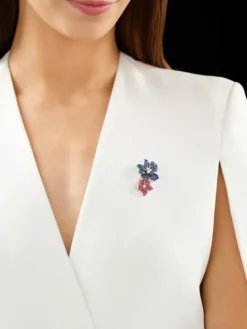 Broszka z białego złota z brylantami i kamieniami szlachetnymi - kwiaty - próba 750