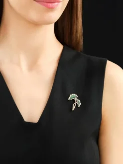 Broszka z żółtego złota z brylantami i granatami - miłorząb - próba 585