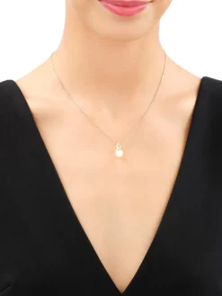 Kolczyki i zawieszka z żółtego złota z brylantami i perłami - komplet - próba 375