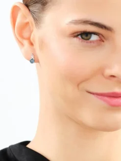 Kolczyki z białego złota z diamentami i topazami London Blue - próba 585