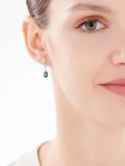 Kolczyki z białego złota z diamentami i topazami London Blue - liście - próba 585