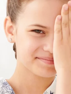 Kolczyki z białego złota z diamentami - aniołki - 0,005 ct - próba 585