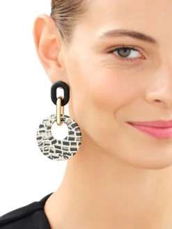 Kolczyki z mosiądzu pozłacane z detalami z masy żywicznej