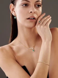 Kolczyki z żółtego złota z brylantami i szmaragdami - próba 585