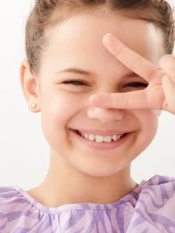 Kolczyki z żółtego złota z brylantami - serca - 0,006 ct - próba 375