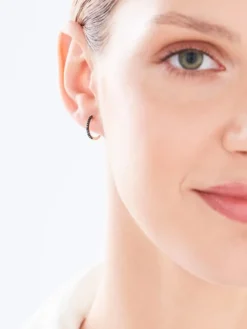 Kolczyki z żółtego złota z czarnymi brylantami - koła - 0,10 ct - próba 375