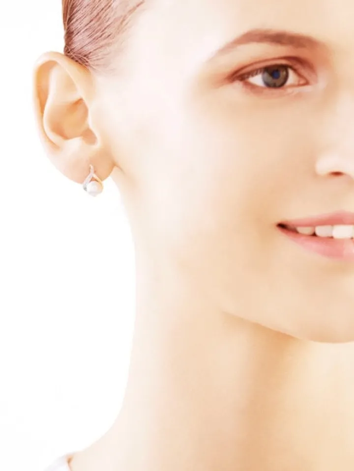 Kolczyki z żółtego złota z diamentami i perłami - próba 375