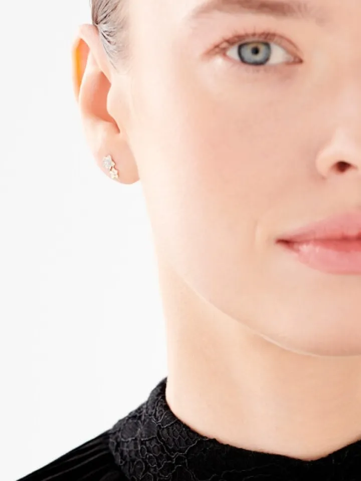 Kolczyki z żółtego złota z diamentami - kwiaty - 0,06 ct - próba 585