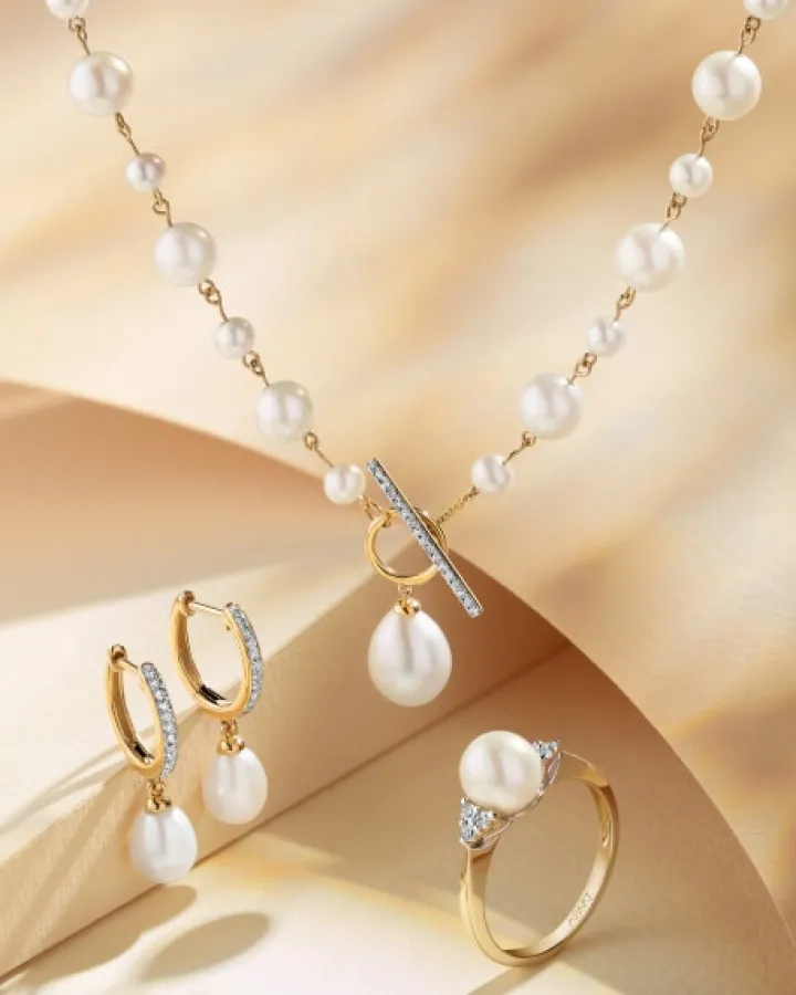 Kolczyki z żółtego złota z diamentami i perłami - próba 585