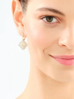 Kolczyki z żółtego złota z diamentami - kwiaty - 0,01 ct - próba 375