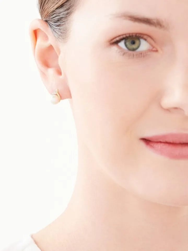 Kolczyki z żółtego złota z diamentami i perłami - próba 375