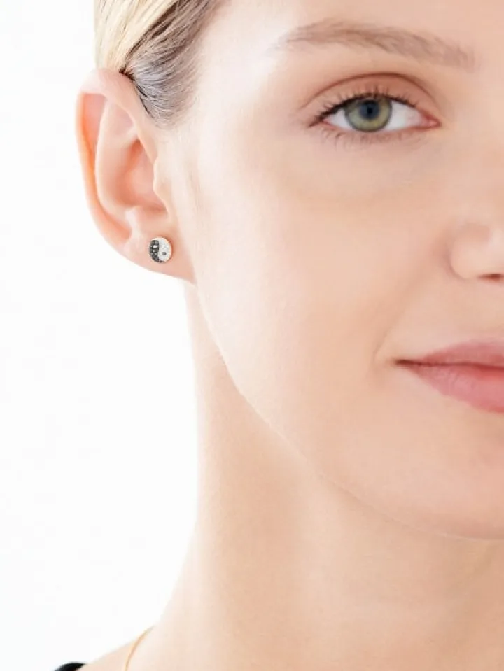 Kolczyki z żółtego złota z diamentami - yin yang - 0,16 ct - próba 585