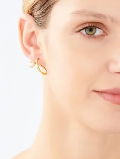 Kolczyki ze stali szlachetnej z perłami syntetycznymi