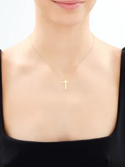 Naszyjnik srebrny - krzyż