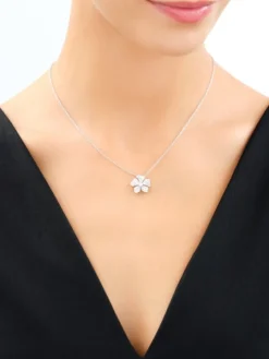 Naszyjnik srebrny z cyrkoniami - kwiat
