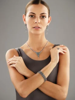 Naszyjnik z białego złota z brylantami i szafirami - próba 585