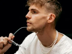 Naszyjnik z elementami z żółtego złota - perły