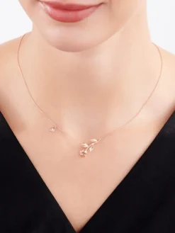 Naszyjnik z różowego złota z diamentem - kwiat, róża, serce - 0,005 ct - próba 375