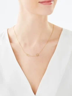 Naszyjnik z żółtego i białego złota z brylantem - piórko - 0,005 ct - próba 375