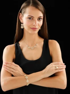 Naszyjnik z żółtego złota z diamentami - rozety - 0,60 ct - próba 585