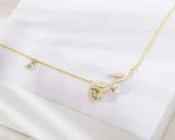 Naszyjnik z żółtego złota z diamentem - kwiat, róża, serce - 0,005 ct - próba 585