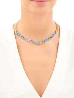 Naszyjnik ze stali szlachetnej z detalami z masy żywicznej