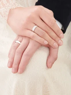 Obrączki Ślubne Apart.  Białe złoto rodowane. Wzór 4/176