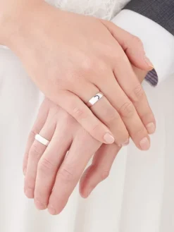 Obrączki Ślubne Apart.  Białe złoto rodowane. Wzór 4/184