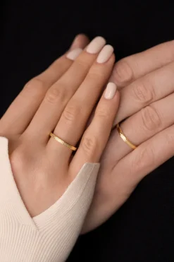 Obrączki Ślubne Apart.  Żółte złoto. Wzór 842