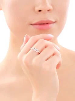 Pierścionek srebrny z cyrkoniami - nieskończoność