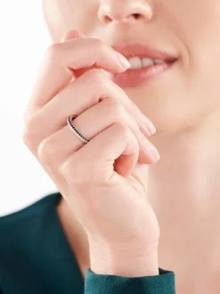 Pierścionek srebrny z cyrkoniami