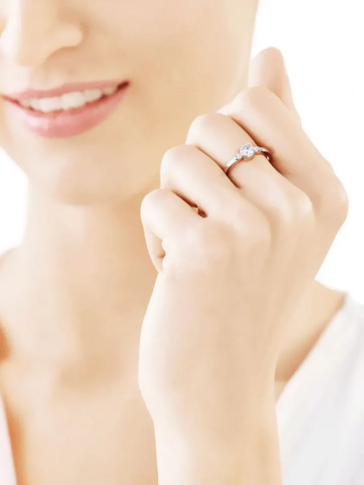 Pierścionek srebrny z cyrkoniami