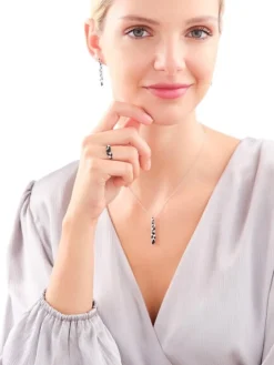 Pierścionek srebrny z cyrkoniami