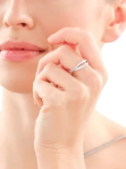 Pierścionek srebrny z cyrkoniami