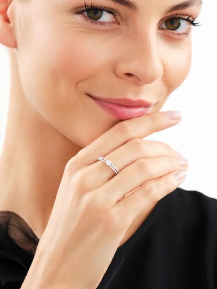 Pierścionek srebrny z cyrkoniami