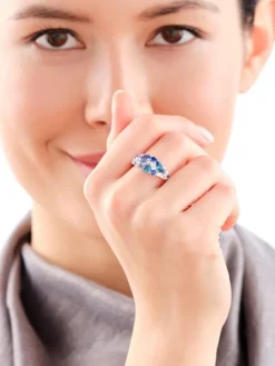 Pierścionek srebrny z cyrkoniami