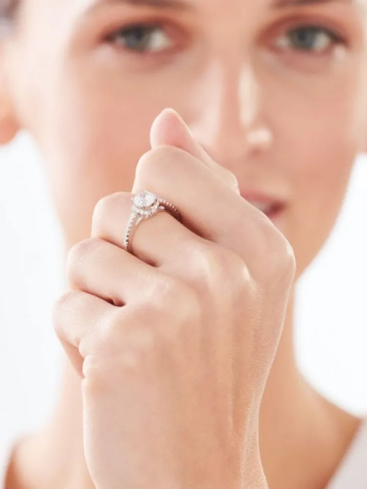 Pierścionek srebrny z cyrkoniami