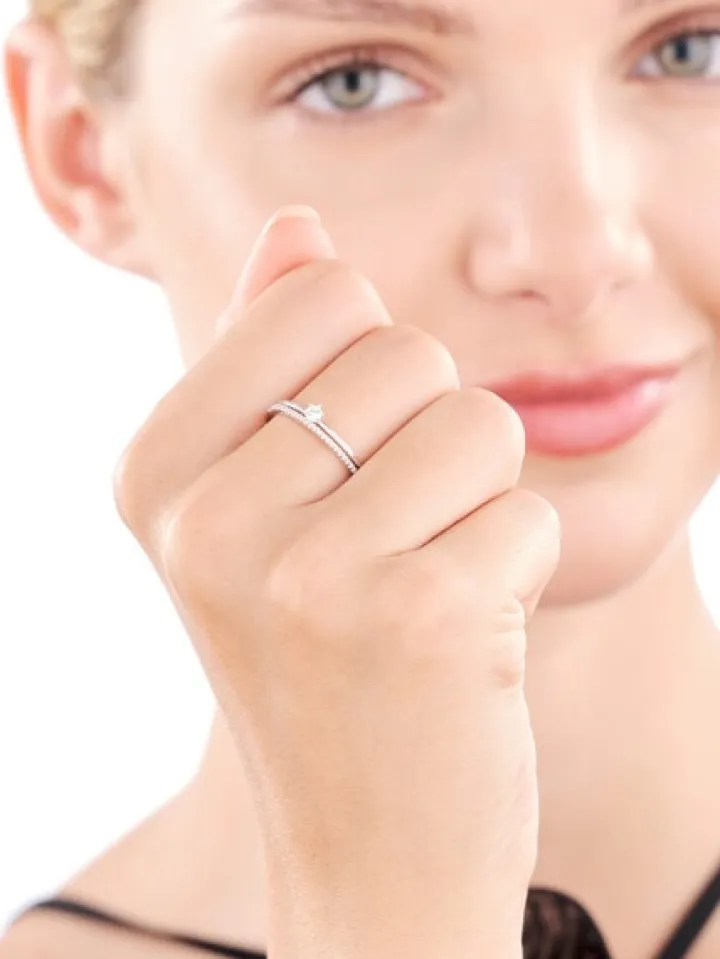 Pierścionek srebrny z cyrkoniami