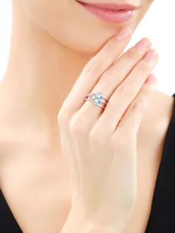 Pierścionek srebrny ze spinelem i cyrkoniami