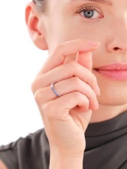 Pierścionek srebrny ze spinelem i cyrkoniami