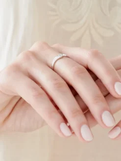 Pierścionek z białego złota z brylantem - 0,10 ct - próba 585