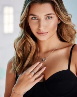 Pierścionek z białego złota z diamentami i szafirami - próba 375